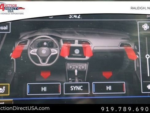 Used 2021 Volkswagen Tiguan SE w/ Panoramic Sunroof Package image 36