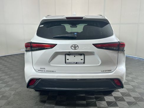 Used 2022 Toyota Highlander Limited FWD image 4