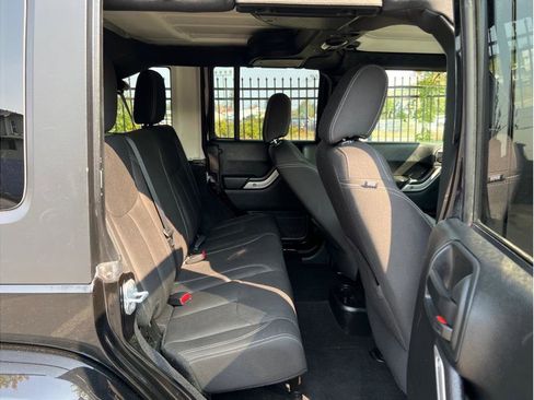 Used 2017 Jeep Wrangler Unlimited Sahara image 17