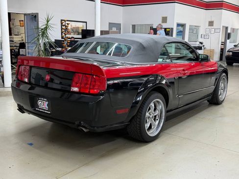 Used 2006 Ford Mustang GT RWD image 2