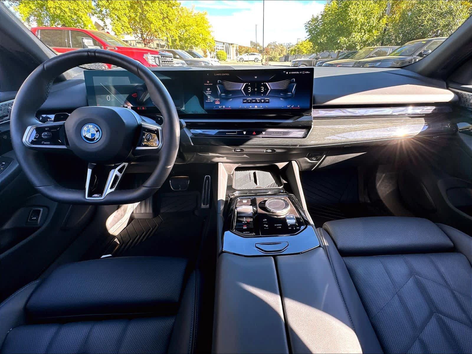 Used 2025 BMW 550e xDrive w/ Premium Package AWD/4WD image 15
