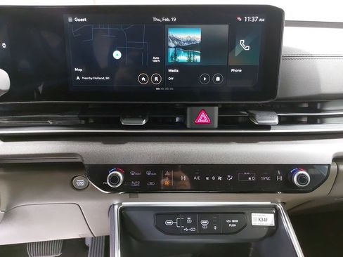 New 2026 Kia Carnival EX FWD image 23