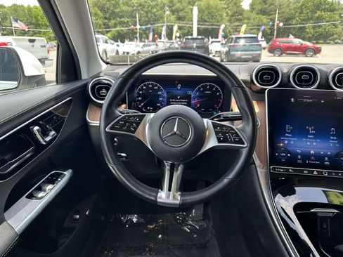 Used 2024 Mercedes-Benz GLC 300 4MATIC image 9
