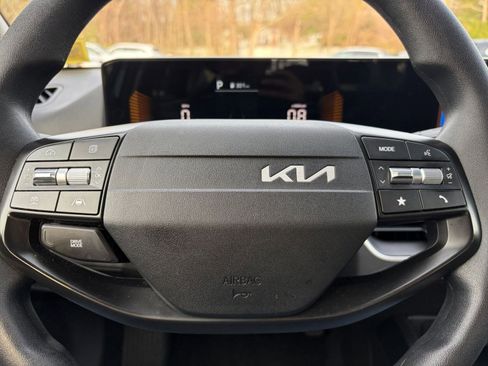 Used 2025 Kia K4 LXS image 27