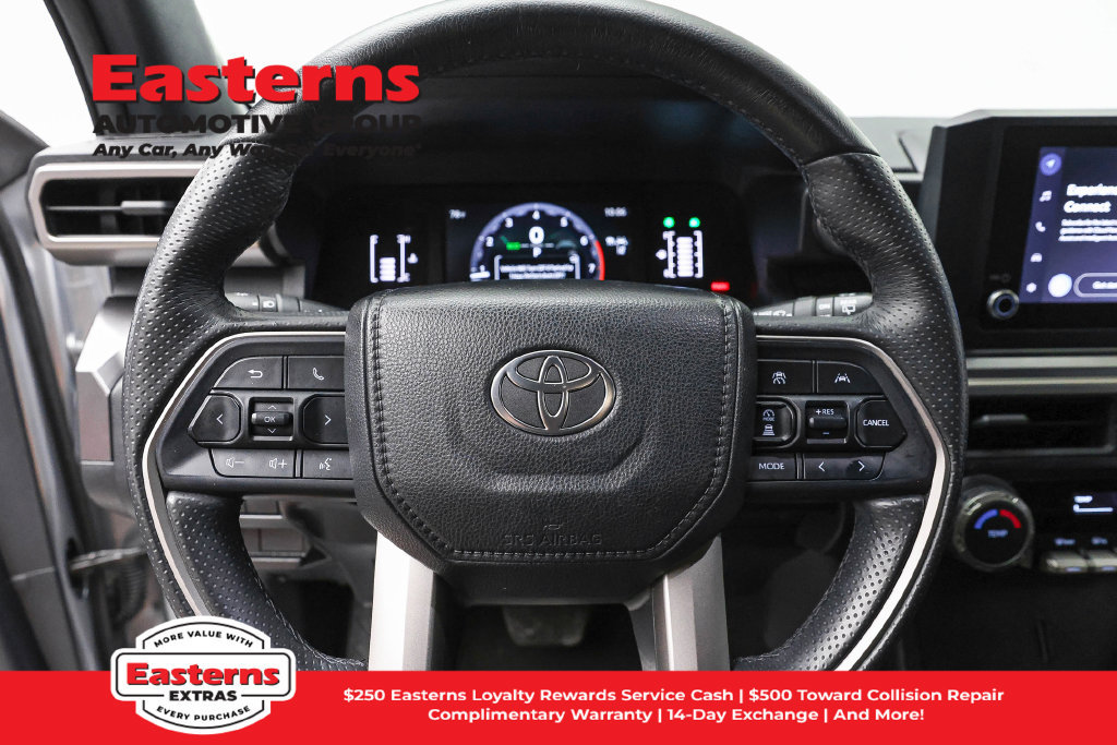 Used 2025 Toyota 4Runner SR5 AWD/4WD image 11