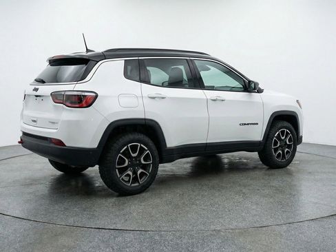 Used 2025 Jeep Compass Trailhawk AWD/4WD image 9