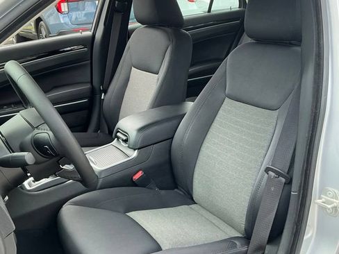 Used 2023 Chrysler 300 Touring RWD image 32