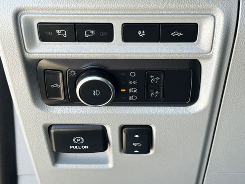 Used 2022 Ford F150 Limited image 15