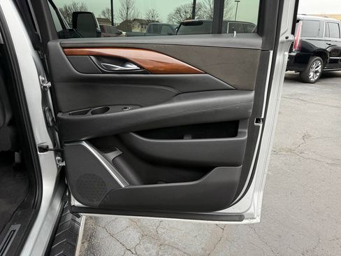 Used 2020 Cadillac Escalade ESV Luxury AWD/4WD image 23