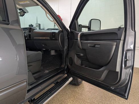 Used 2011 Chevrolet Silverado 2500 LT AWD/4WD image 15