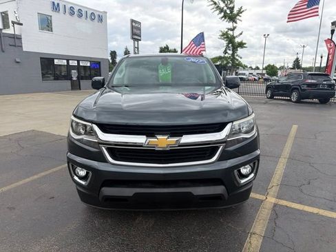Used 2017 Chevrolet Colorado LT w/ LT Convenience Package RWD image 3