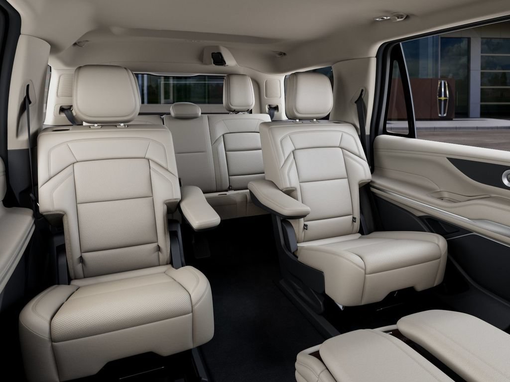 New 2027 Lincoln Navigator Premiere RWD image 11