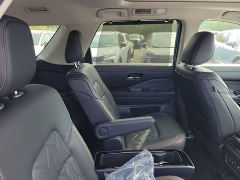 New 2026 Nissan Pathfinder Platinum FWD image 29