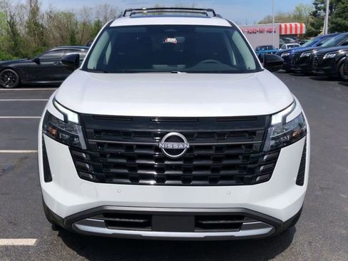 New 2026 Nissan Pathfinder SL w/ SL Premium Package AWD/4WD image 2