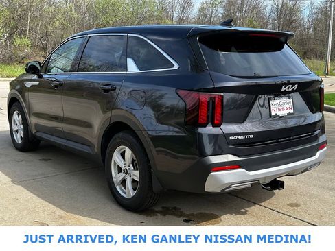 Used 2025 Kia Sorento LX image 5