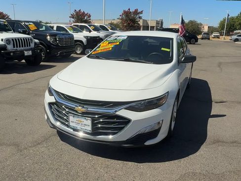 Used 2023 Chevrolet Malibu LS FWD image 2
