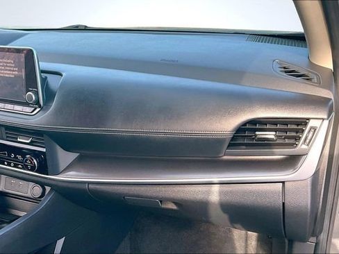 Used 2024 Nissan Rogue SV image 25