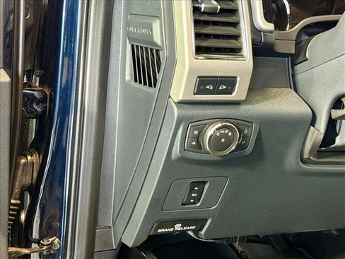 Used 2022 Ford F250 Lariat w/ Lariat Value Package AWD/4WD image 12