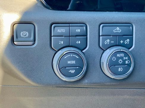 Used 2025 Chevrolet Silverado 1500 LT Trail Boss w/ Convenience Package II AWD/4WD image 43