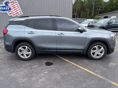Used 2020 GMC Terrain SLE w/ Driver Convenience Package AWD/4WD image 2