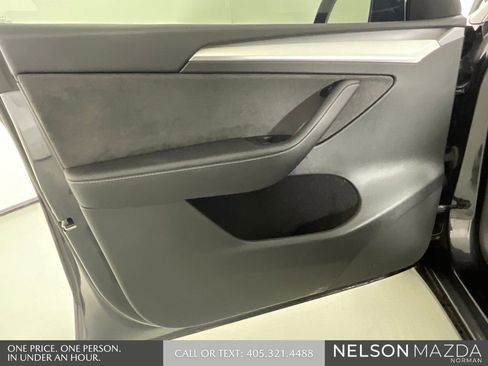 Used 2025 Tesla Model Y Long Range image 17