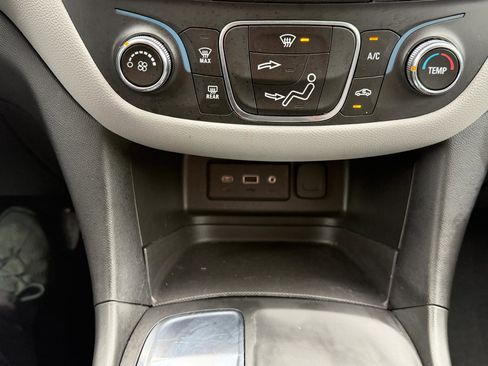 Used 2023 Chevrolet Equinox LS w/ LS Convenience Package FWD image 15
