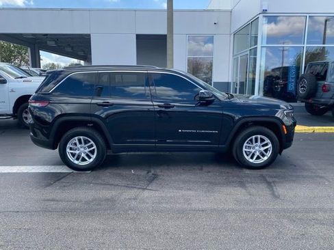 Used 2025 Jeep Grand Cherokee Laredo X w/ Luxury Tech Group I image 9