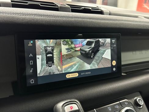 Used 2020 Land Rover Defender 110 First Edition image 19