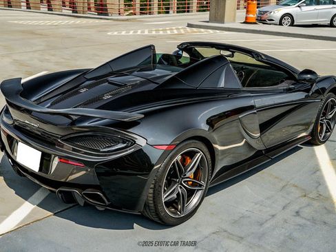 Used 2019 McLaren 570S Spider image 8