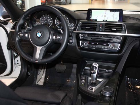 Used 2018 BMW 330e w/ M Sport Package image 19