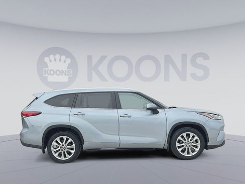 Used 2023 Toyota Highlander Limited image 8