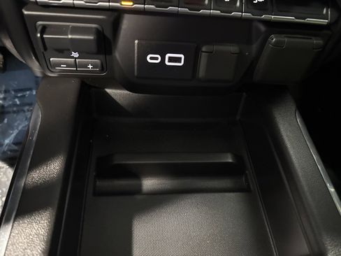 Used 2021 GMC Sierra 1500 SLT image 9