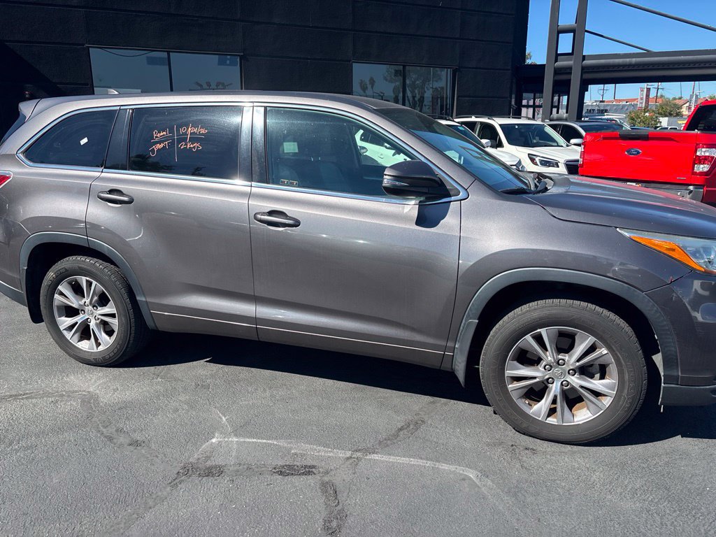 Used 2015 Toyota Highlander Plus AWD/4WD image 3