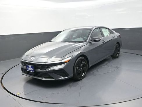 New 2026 Hyundai Elantra SEL Sport Premium FWD image 4