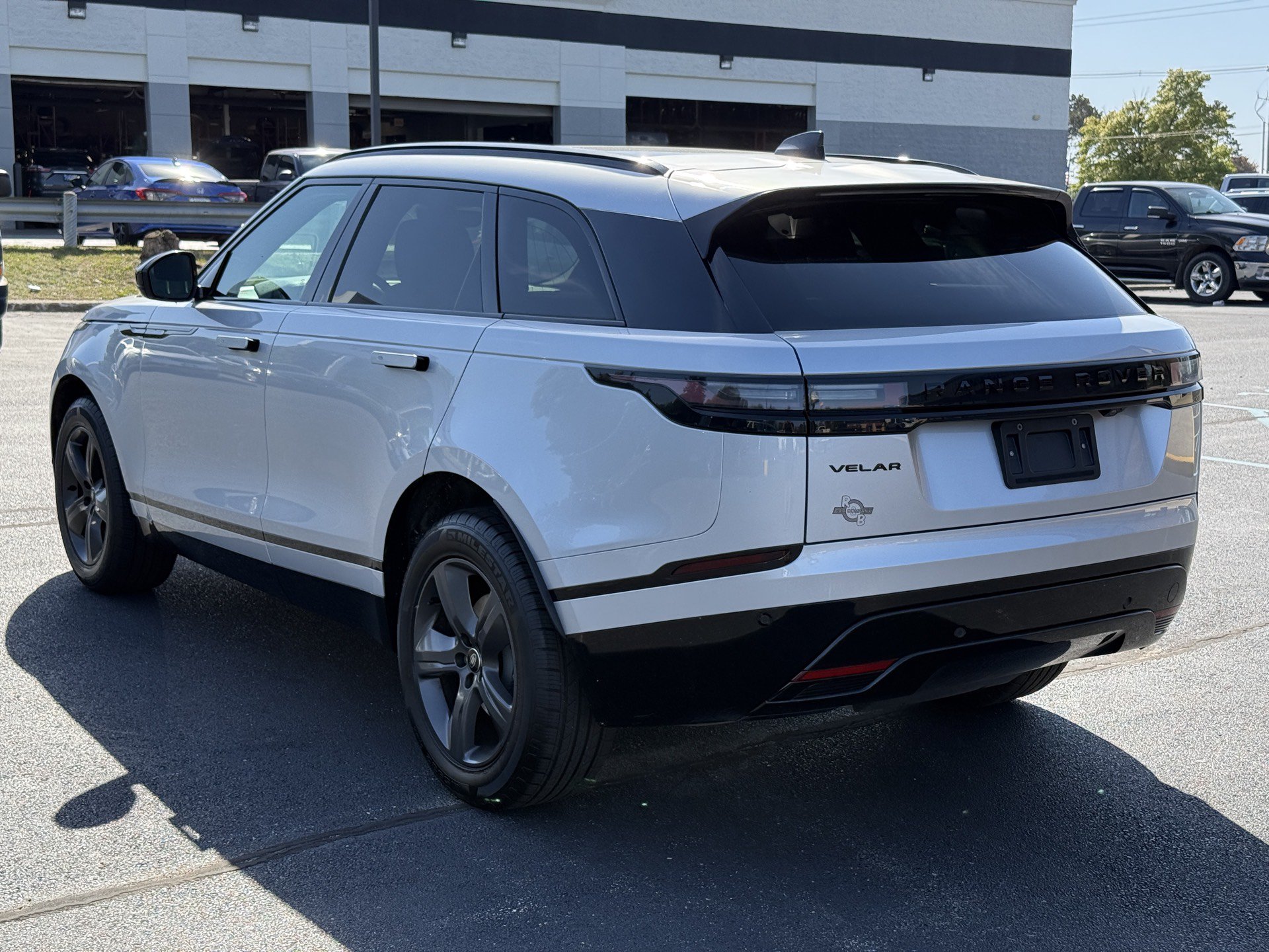 Used 2025 Land Rover Range Rover Velar Dynamic SE AWD/4WD image 6