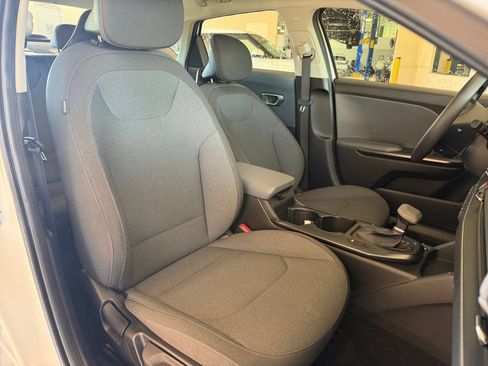 Used 2025 Kia K4 FWD image 32