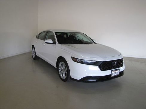 Certified 2024 Honda Accord LX image 3