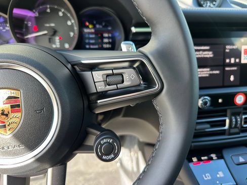 Used 2026 Porsche Macan AWD/4WD image 16