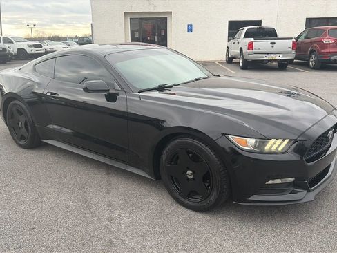 Used 2015 Ford Mustang Coupe image 24