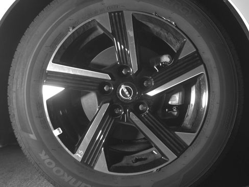 Used 2025 Nissan Sentra SV image 13