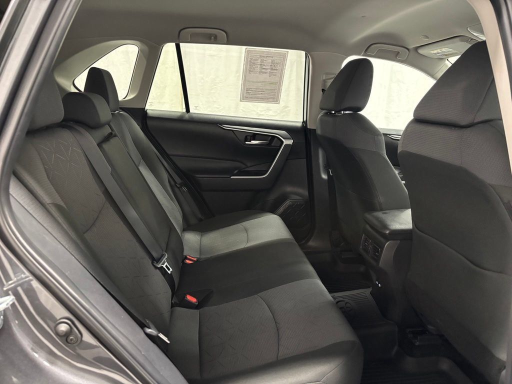 Used 2025 Toyota RAV4 XLE AWD/4WD image 52