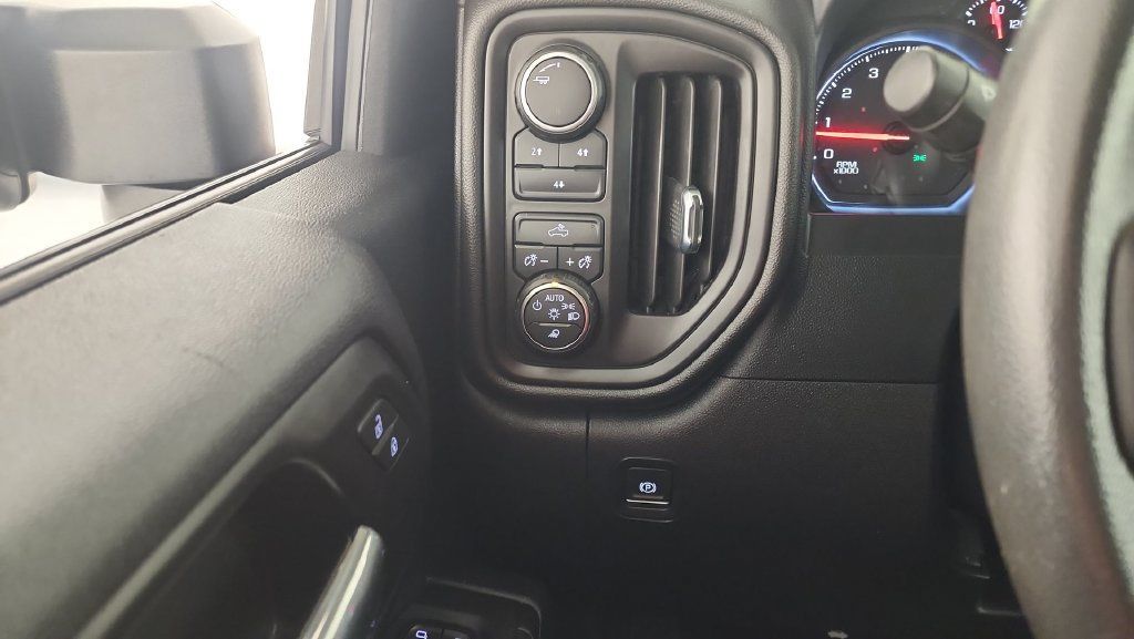 Used 2022 Chevrolet Silverado 2500 Custom w/ Custom Value Package AWD/4WD image 18