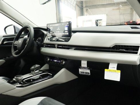 New 2026 Mitsubishi Outlander SE FWD image 17