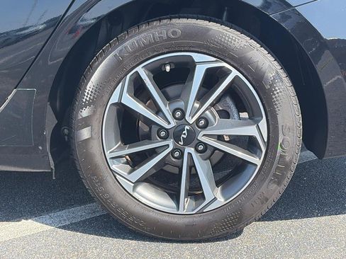 Used 2023 Kia Forte LXS FWD image 9