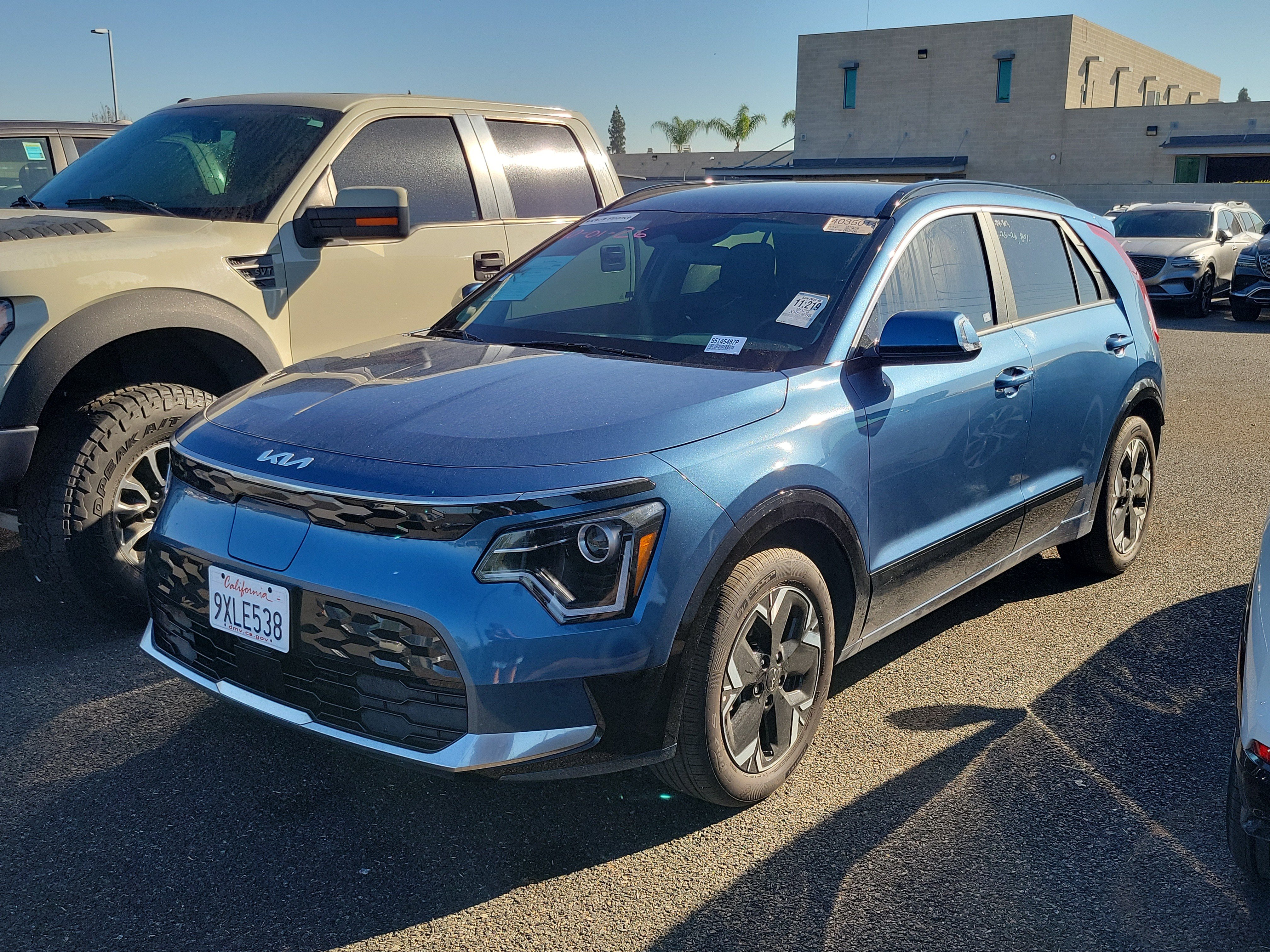 Used 2025 Kia Niro Wind w/ Wind Preserve Package FWD image 1