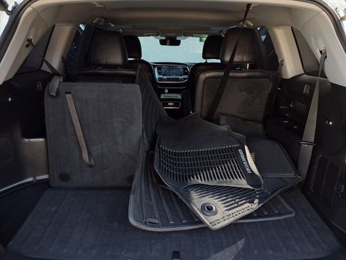 Certified 2019 Toyota Highlander SE w/ Nightshade Edition image 22