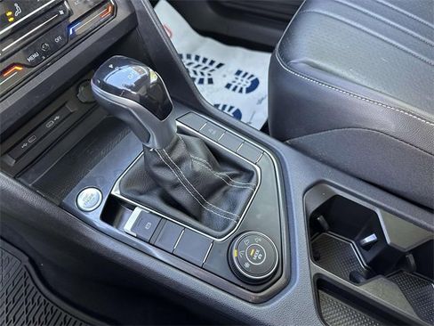 Certified 2022 Volkswagen Tiguan SE w/ Panoramic Sunroof Package image 18