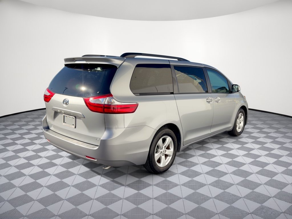 Used 2015 Toyota Sienna LE FWD image 9