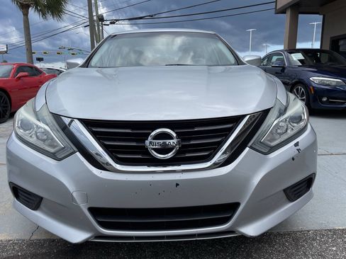 Used 2017 Nissan Altima 2.5 S w/ Power Driver Seat Package FWD image 2