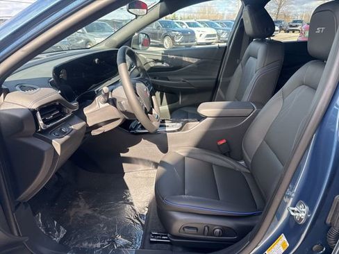 New 2026 Buick Envista Sport Touring w/ Convenience I Package FWD image 13
